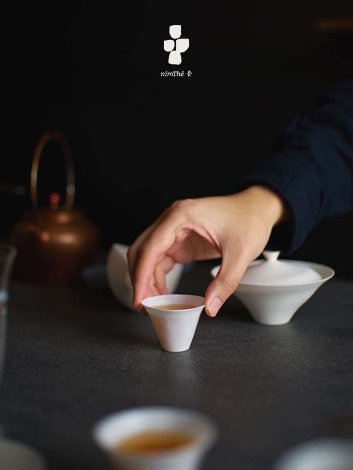 Single-cup Chinese tea still life.